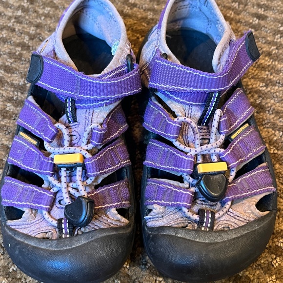 💜Keen Kids’ Newport H2 Sandals. Waterproof. Quick dry. Adventure. Size 12. 💜 - Picture 1 of 7